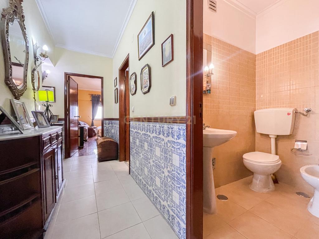 Apartamento T3 - Casal do Chapim - Odivelas - Garagem - Arrecadação - Image 10